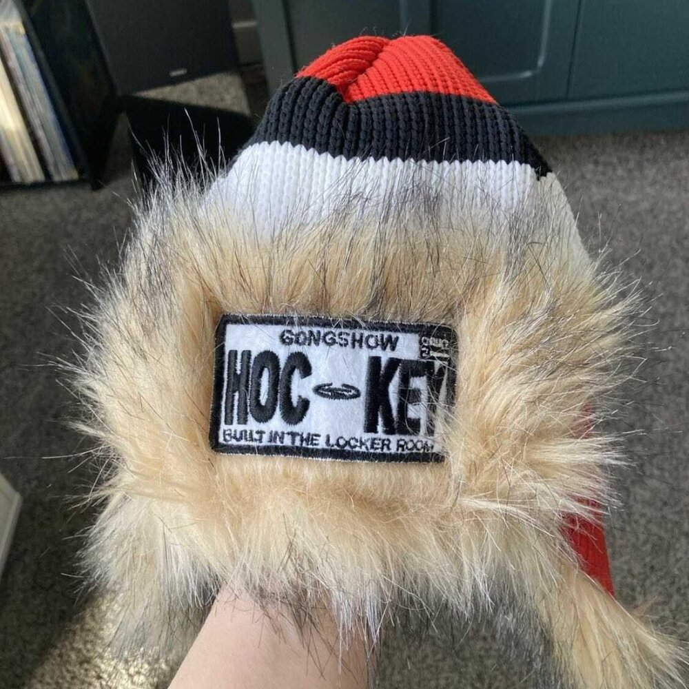 EUC Gongshow hockey benchwarmer Calgary colours trapper style hat O/S